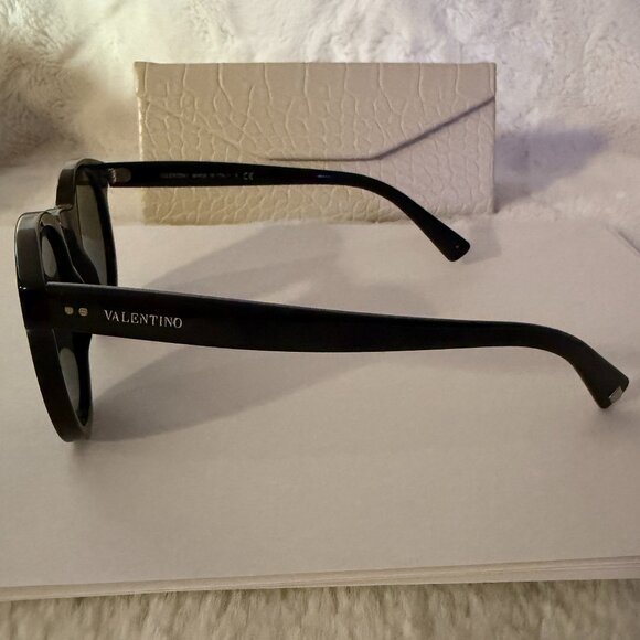 Valentino VA4009 col. 5010/87 Black Round Sunglasses main image 9